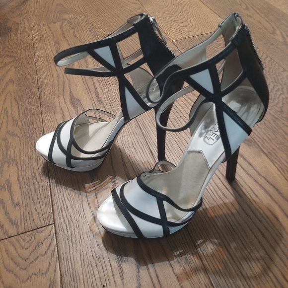 Michael Kors heels - Picture 2 of 3